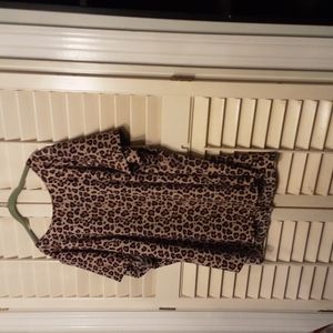 4X leopard  print top with button down back